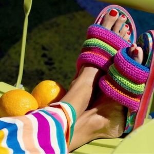 Farm Rio Blue Macaw Crochet Anatomic Slide Sandal size 8